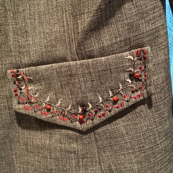 Two piece suit - Picture 4 of 9